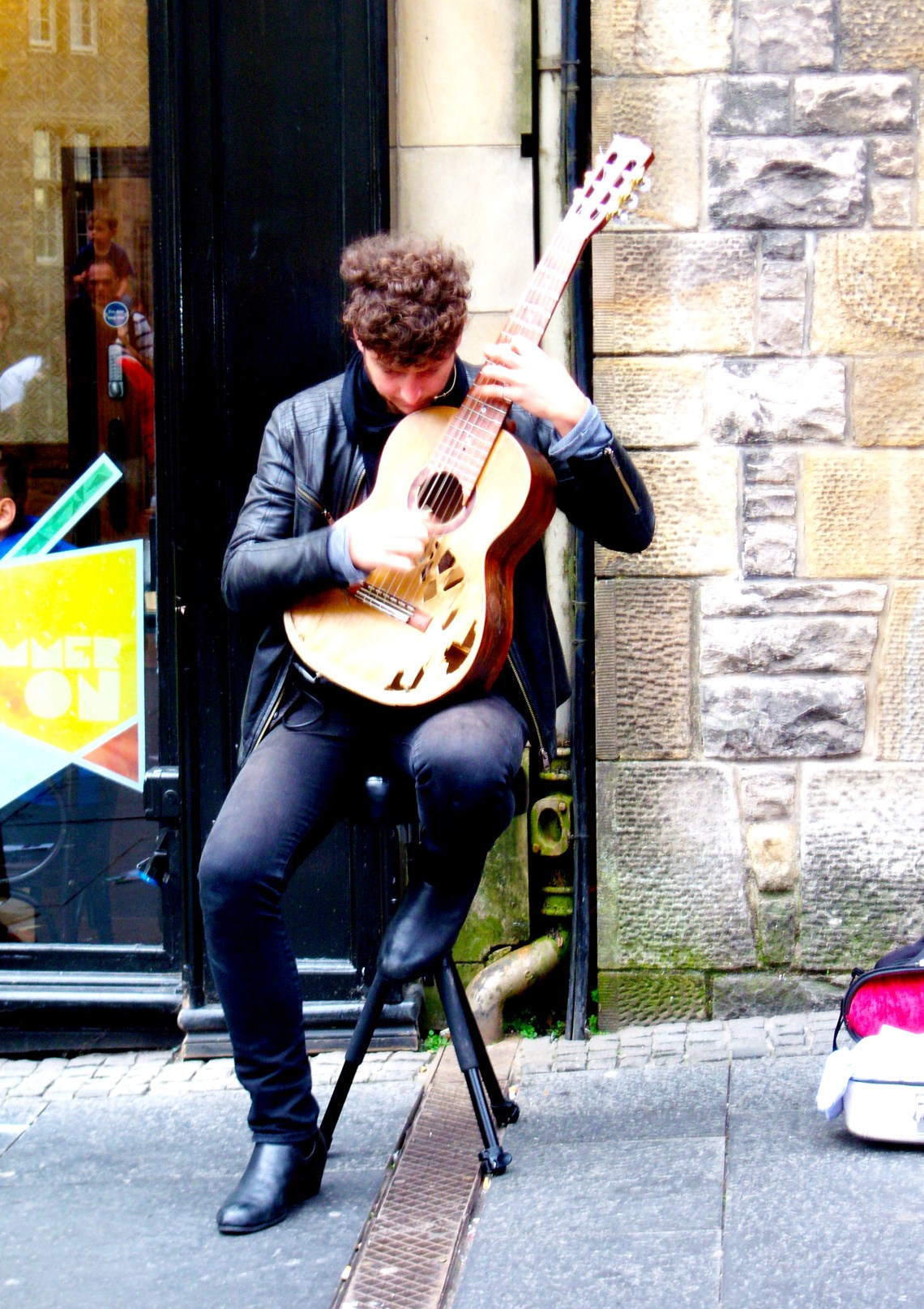 100_180-busker-fringefestival