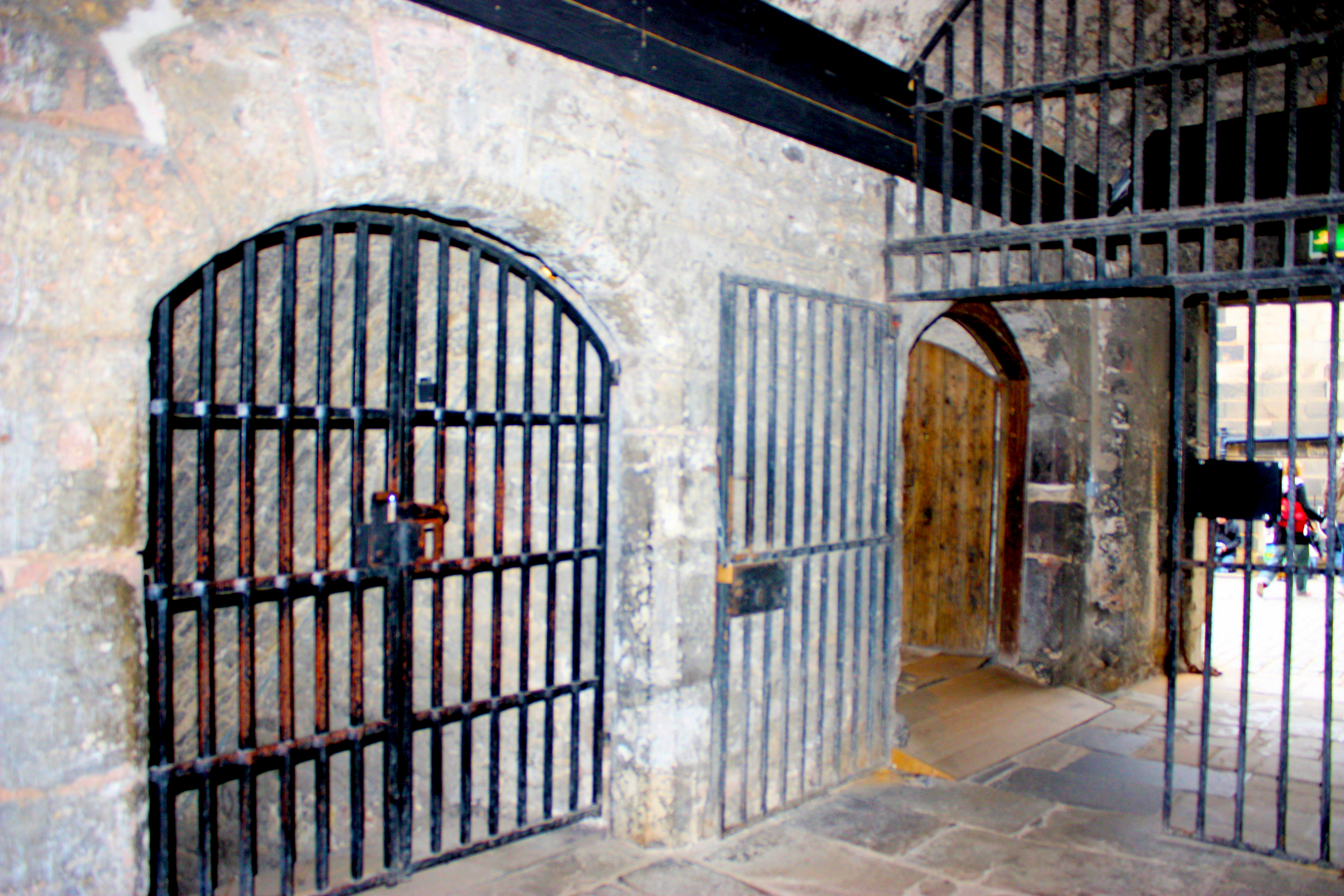 2016-10-08_prisongatesedinburgh