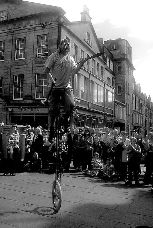 Juggler at the Edinburgh Fringe&nbsp;Festival