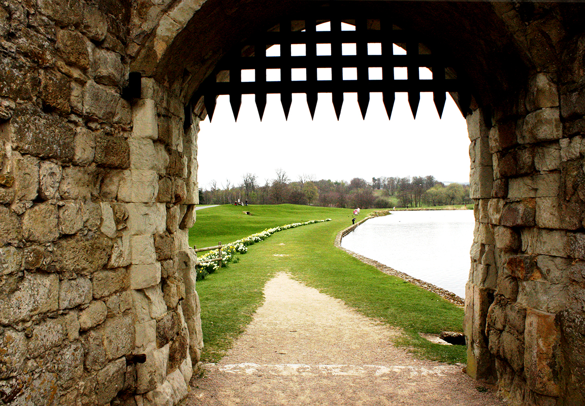 Leedscastlelake-800-IMG_2920