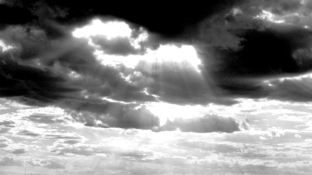 BLACK & WHITE SUNDAY:&nbsp;LOW-LYING