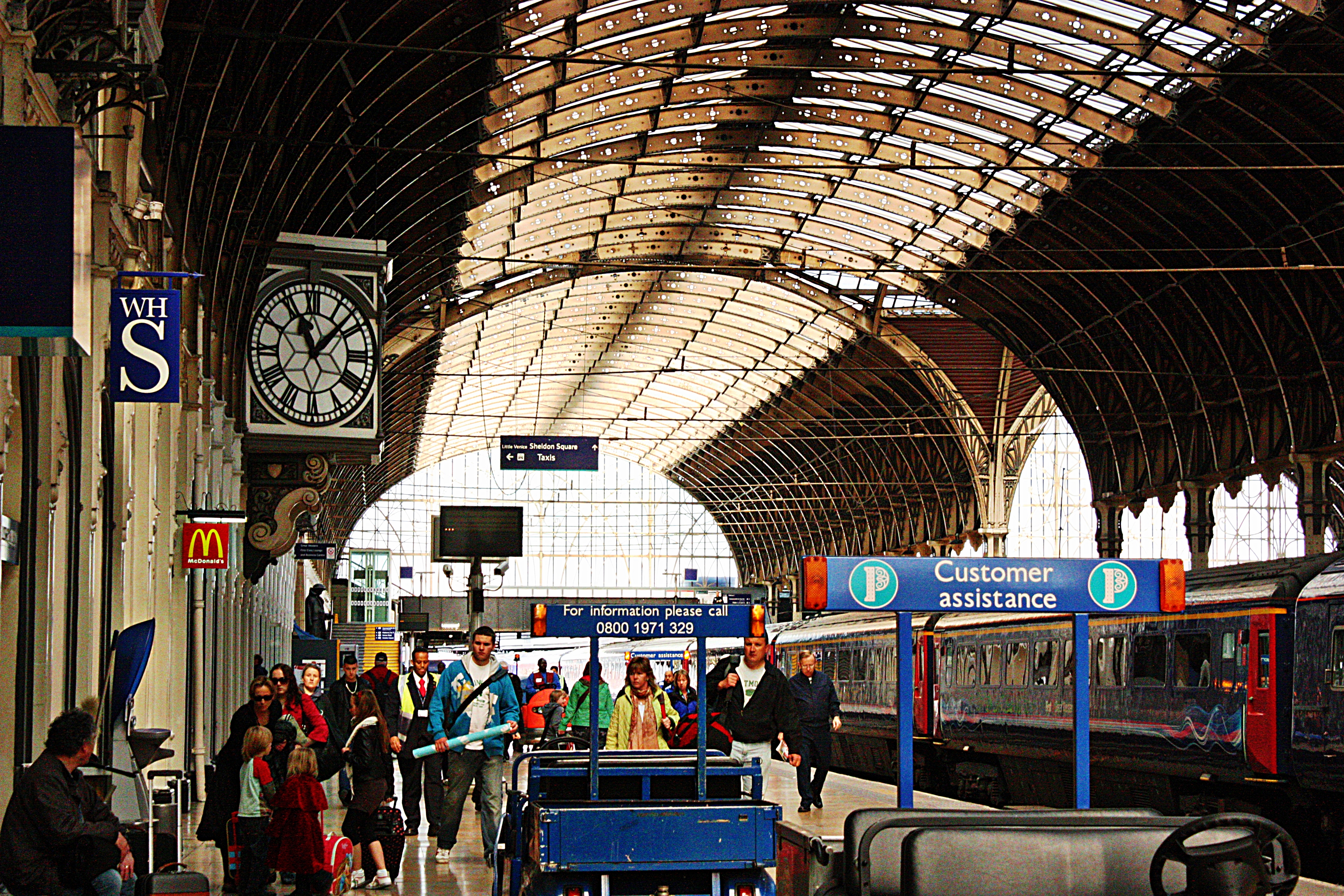 00-busytrainstation-London-IMG_2615A
