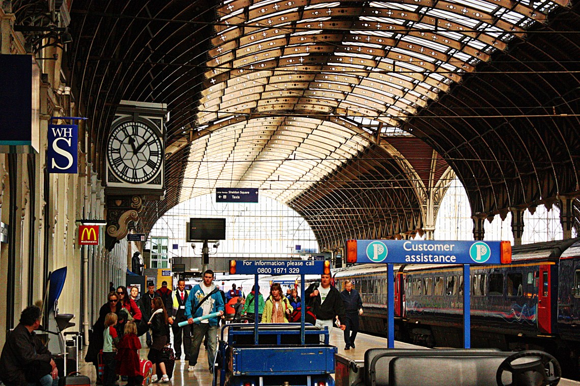 00-busytrainstation-London-IMG_2615A