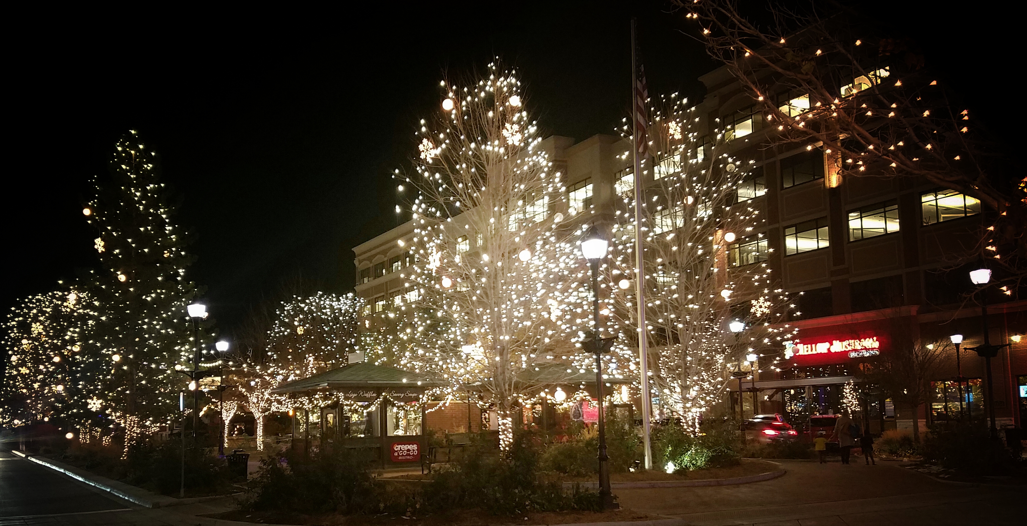 00-ChristmasMagic-20161120_214638_pe