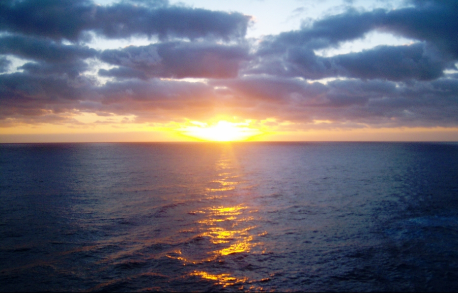 00-cruise-sunrise100_1629_A900