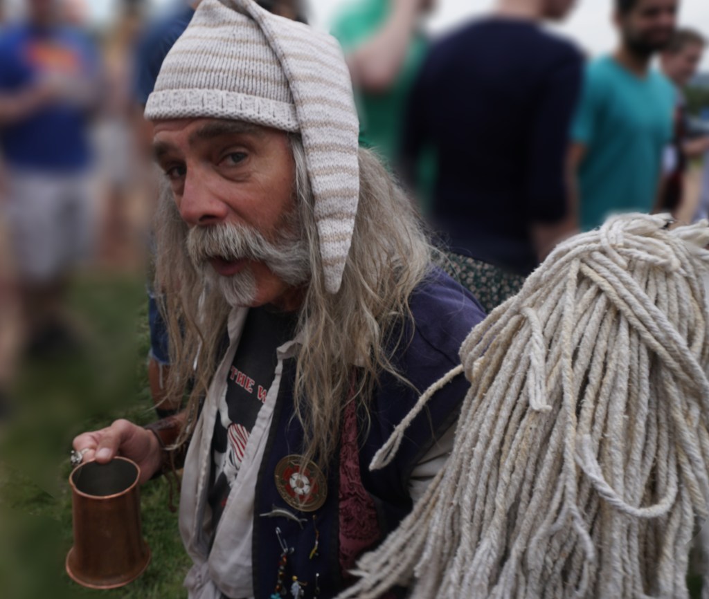 Daily Prompts –&nbsp;Entertain