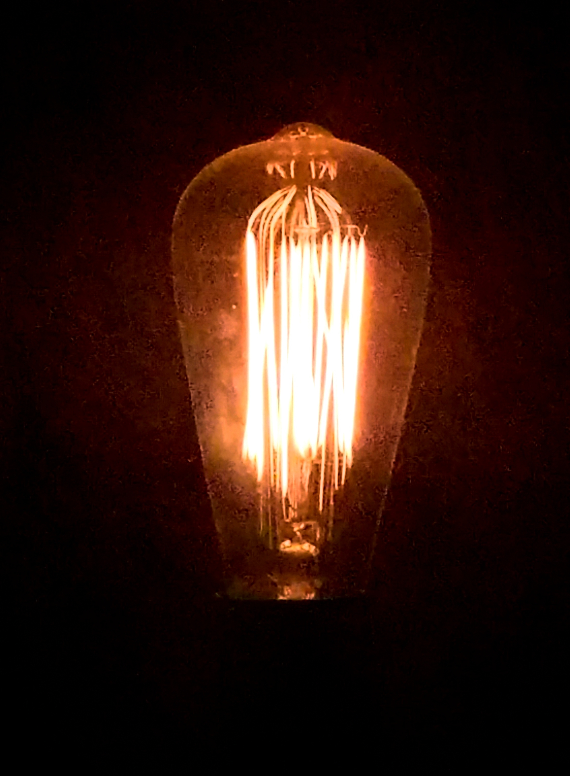 lightbulb-01-20180210_115303_25317743157_o_pe