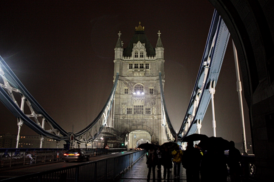 00-TowerBridgeatNightintheRain-IMG_3284_900