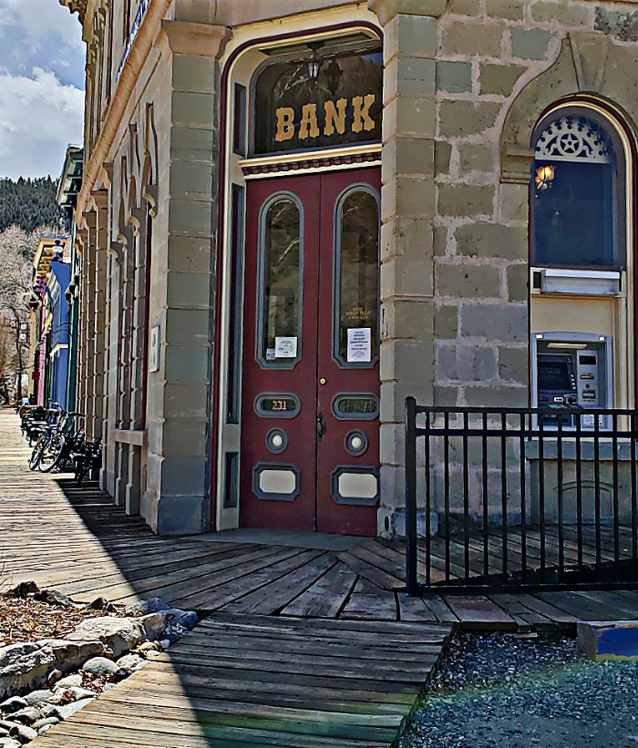 00-FrontierBankDoors-20180411_B900